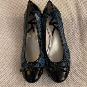 AK Anne Klein wedge heel blue/black snake print.